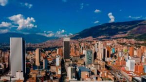 Bandas reclutan más de 1.000 jóvenes en Medellín, en 2,025 van más de 180 menores aprehendidos
