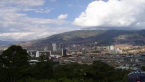 Medellín se llena de arte, circo y experiencias inmersivas este fin de semana del 20 al 23 de junio