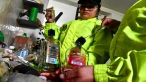 Cae red de licor adulterado en Medellín: capturan a mujer y desmantelan alambique clandestino